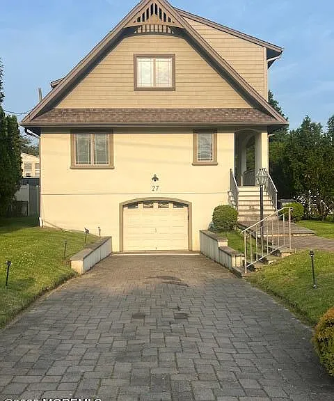 27 Richmond Ave — Photo 1
