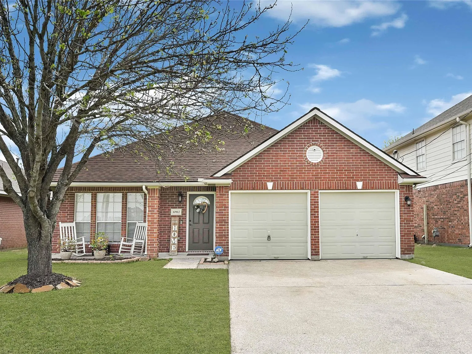 4 bed, 2.0 bath, 1845 sqft, $1,900 — Photo 1