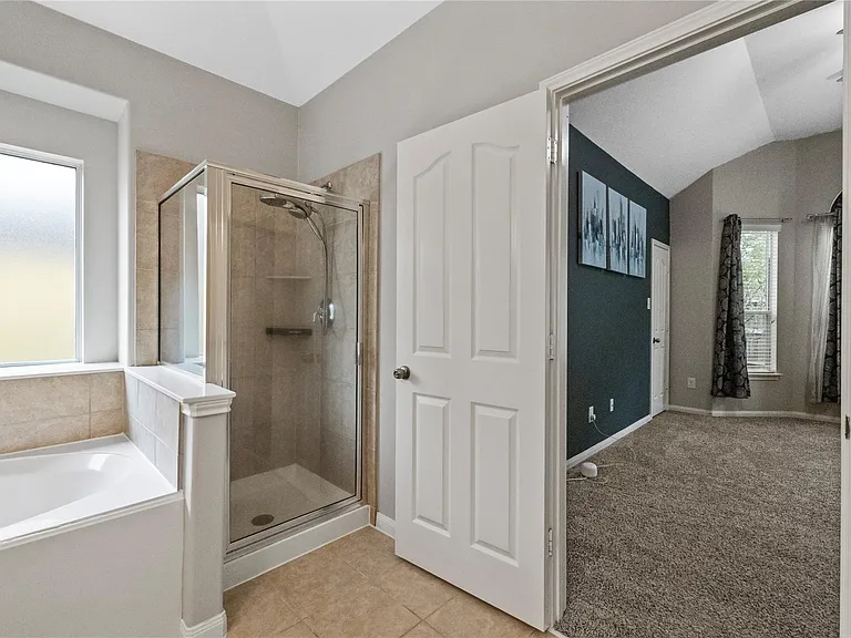 9906 Taylor Springs Ln — Photo 20