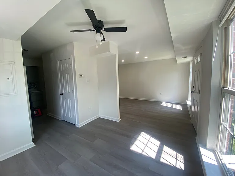 1006 Middleton Pl — Photo 8