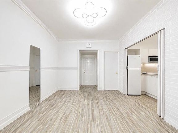 4th image of 2351 E 22nd St