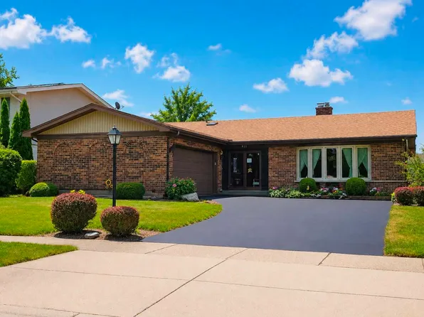 911 W Willow Ln, Mount Prospect, IL 60056
