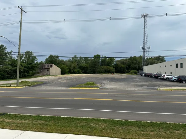 499 E 8th St, Holland, MI 49423