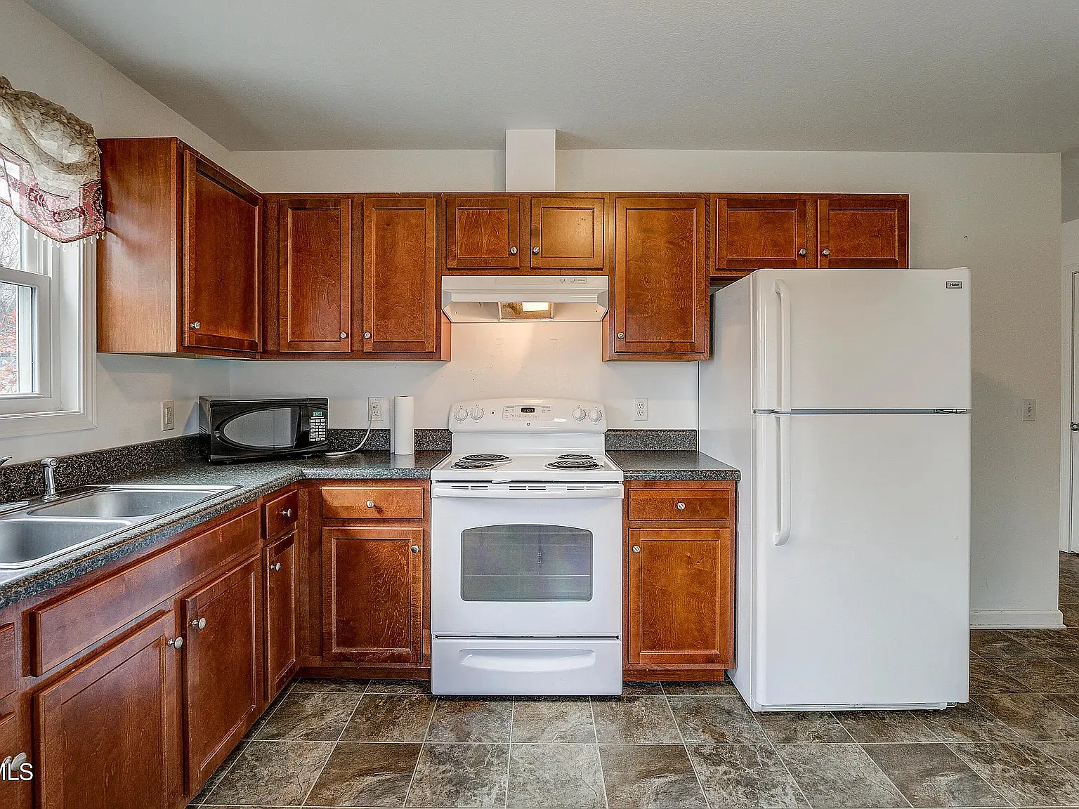 2 Bed, 1 Bath, .77 Acres - House — Photo 4