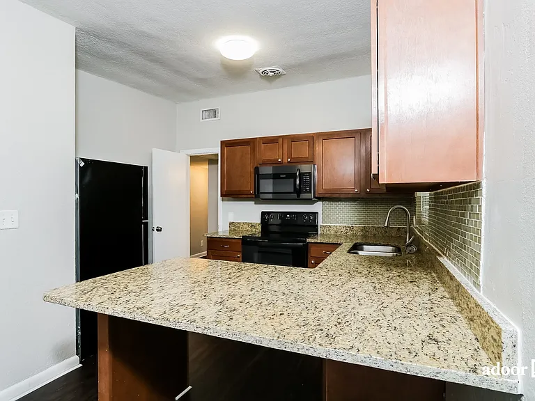 3215 Seine Dr — Photo 3