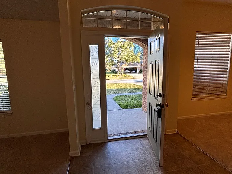 299 Johns Creek Pkwy — Photo 2