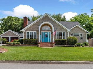 75 Whitman Ave, Islip, NY 11751