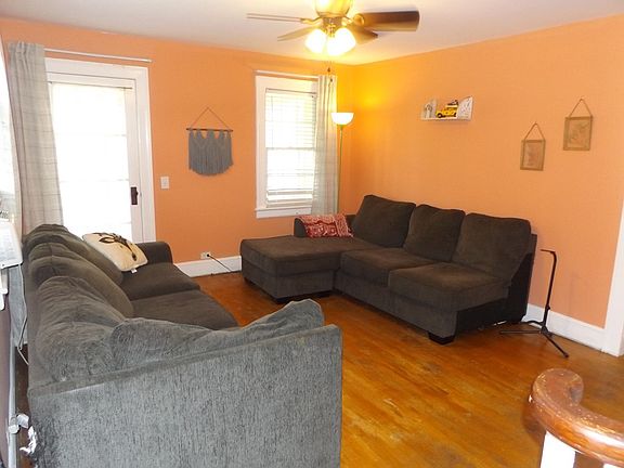 2nd image of 871 S Main St
