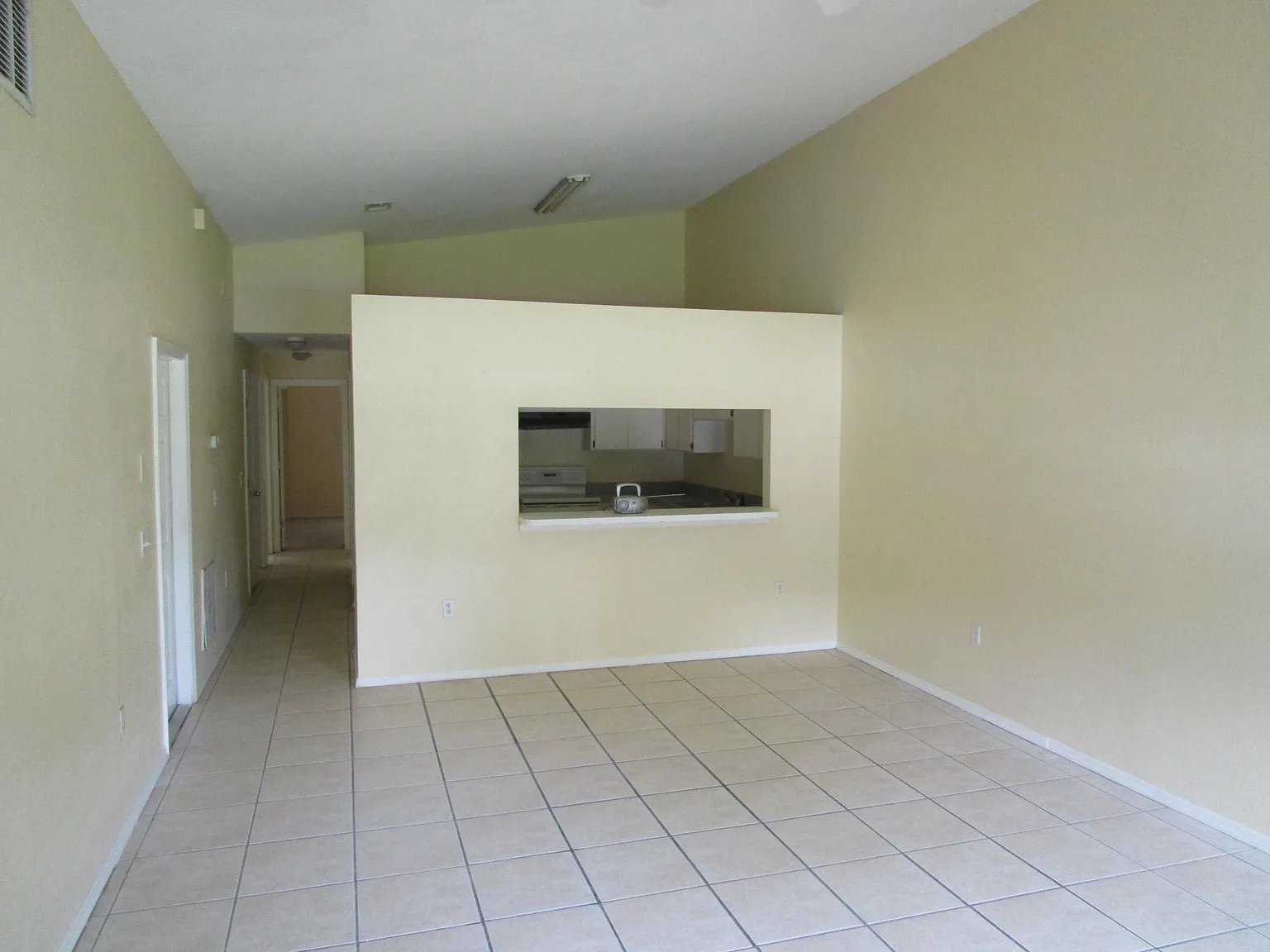 3 bed, 1260 sqft, $2,100 — Photo 2