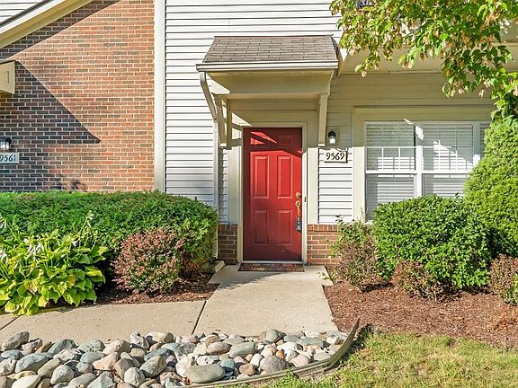 2nd image of 9569 Lakeside Dr