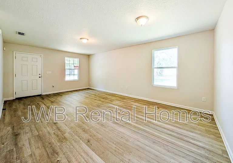 2977 Fitzgerald St — Photo 4