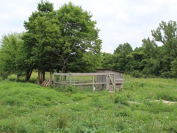 4th image of 1370 W County Road 100 N