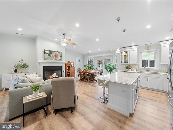 5th image of 8704 Caribbean Dr