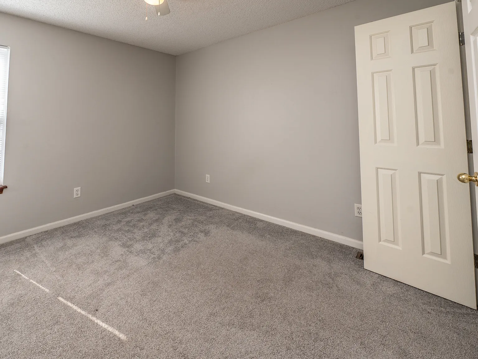 3 bed, 1.5 bath, 1300 sqft, $1,795 — Photo 3