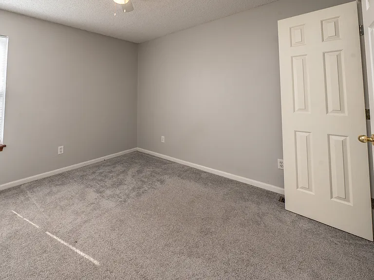 8906 NE 73rd Ct #8906 — Photo 3