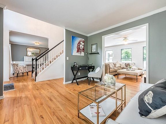 3rd image of 3010 Summer Point Dr