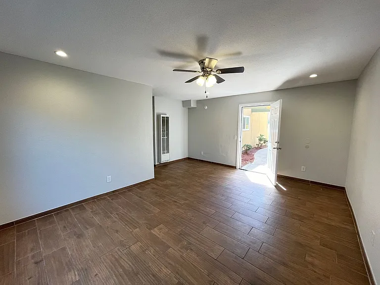 1108 W 110th St — Photo 24