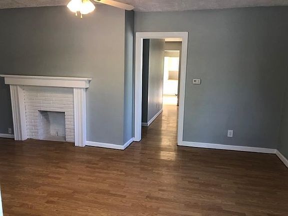 3rd image of 129 E Kelly Ave
