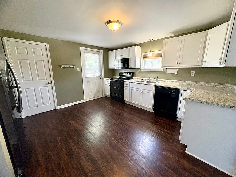 6550 Somerset St — Photo 12