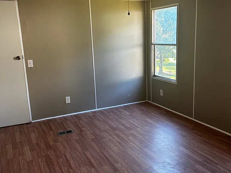 1713 Gilmore St — Photo 10