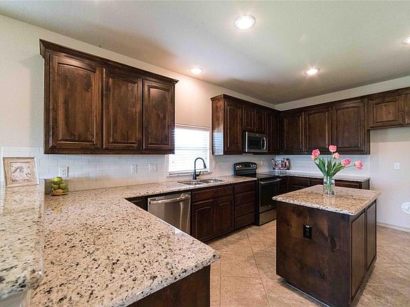 5th image of 3020 Hornbeam St