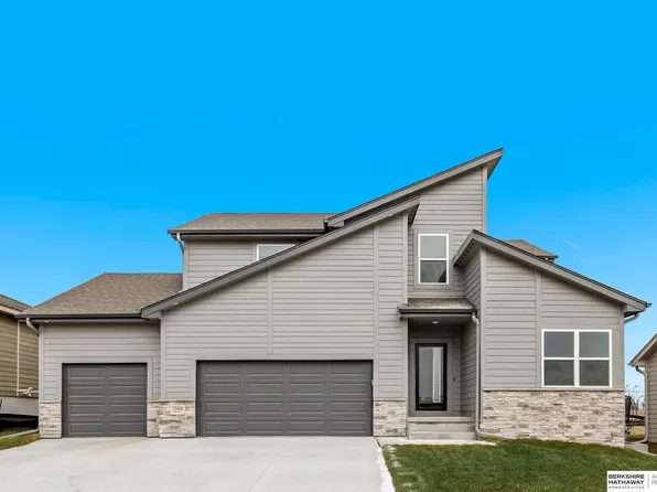 18406 Palisades Dr, Omaha, NE 68136