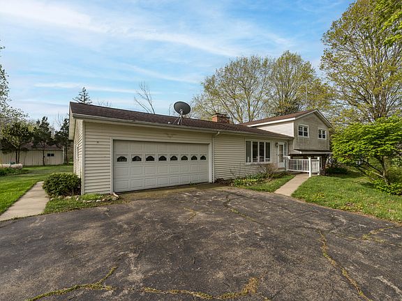 3rd image of 9027 W V Ave