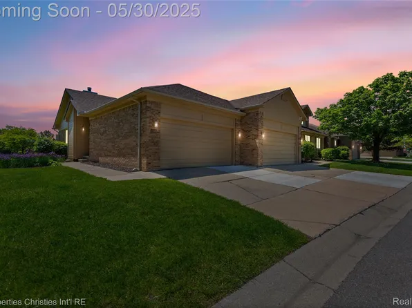 15380 Windmill Cir, Macomb, MI 48044