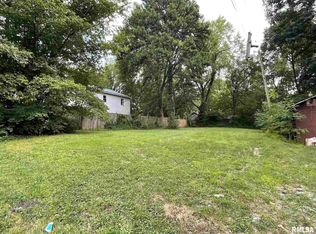 415 W Sycamore St, Carbondale, IL 62901