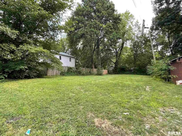 415 W Sycamore St, Carbondale, IL 62901