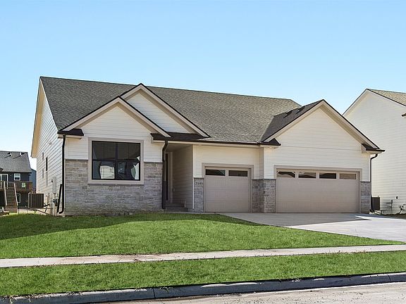 2nd image of 2595 SE Kettleridge Ln