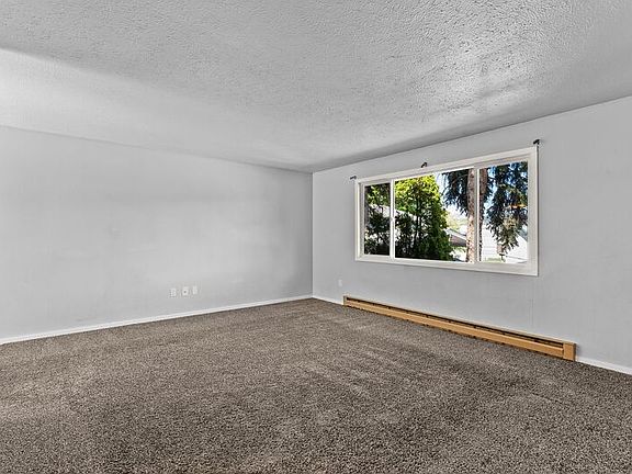 3rd image of 2715 N Whipple Ct