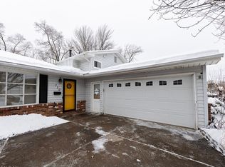 110 Edgefield Dr, Elyria, OH 44035