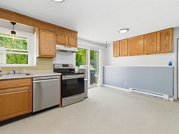 3rd image of 21 Cobb St