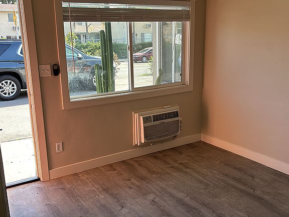 3rd image of 287 S Mollison Ave