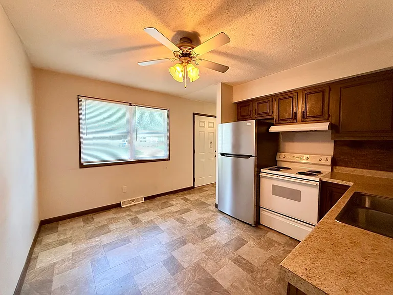 220 Hawkeye Way — Photo 3