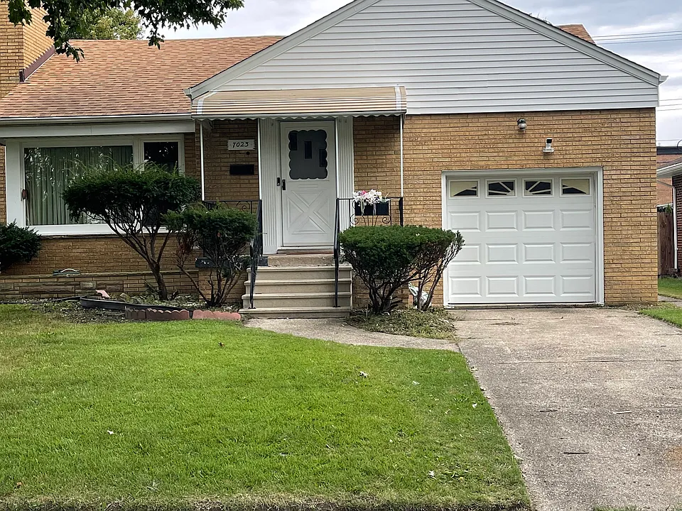 7023 Magoun Ave