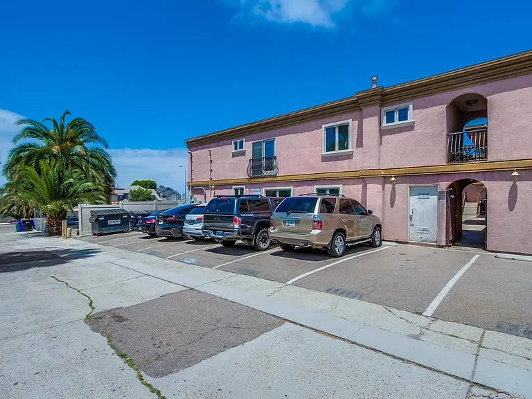 525 Marine St #1 — Photo 21