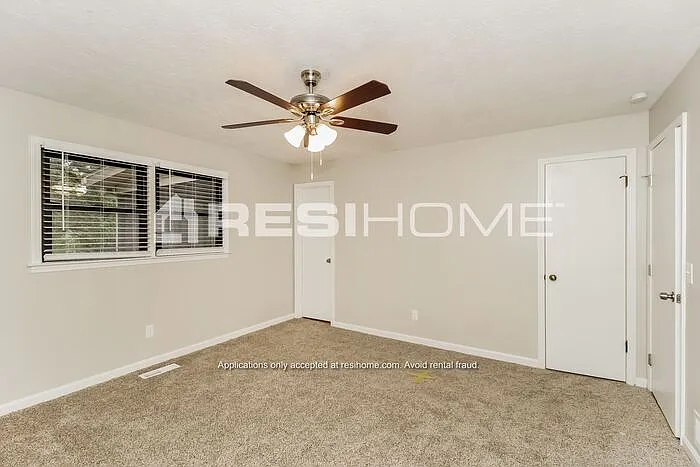 4087 Essex Dr — Photo 9