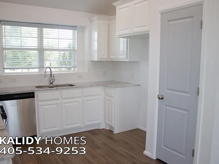 10601 NW 20th St — Photo 5
