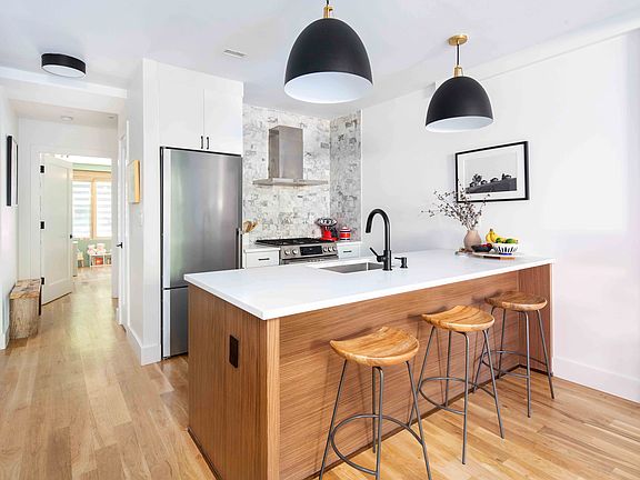 3rd image of 529 Park Pl #Townhouse