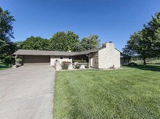 5 Fairway Dr, Hesston, KS 67062