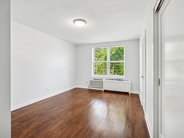 1130 Pelham Pkwy S #1C — Photo 7