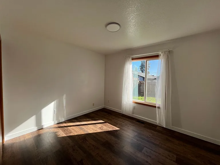 225 W Dartmouth St — Photo 20