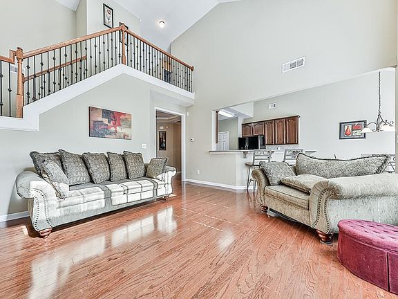 5th image of 392 Vinings Vintage Cir
