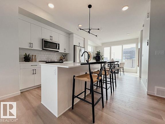5th image of 305 32nd St NW