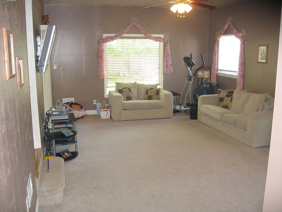 2nd image of 35 Tyndale Ave
