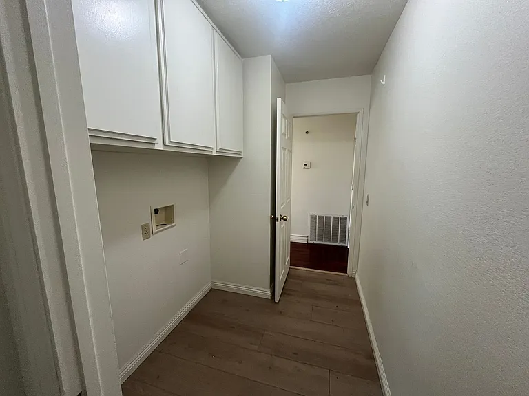 926 S Essex Rd — Photo 12