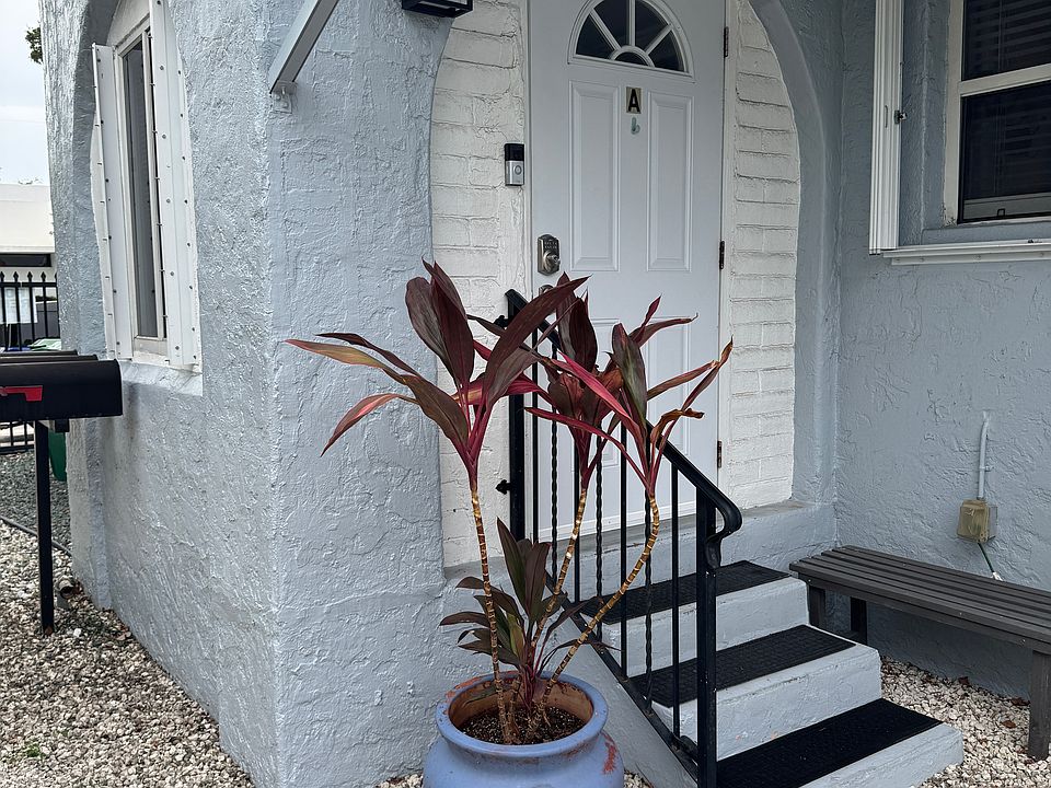 Entrance: Parking is steps away
