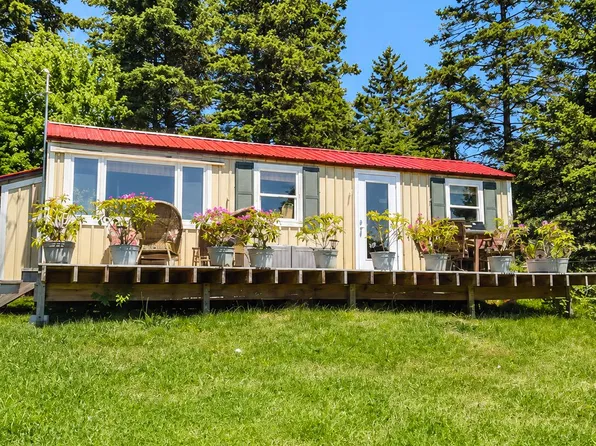 412 Minturn Road, Swans Island, ME 04685